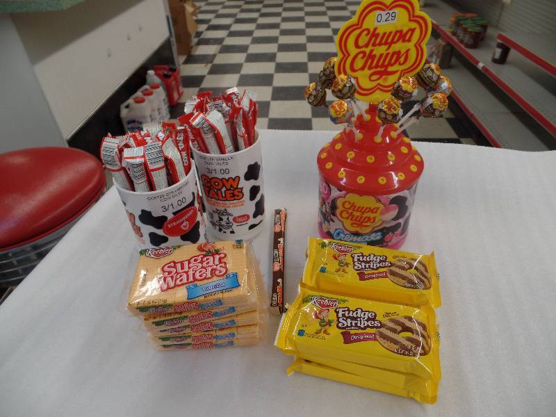 lot 28 image: CandySnacks