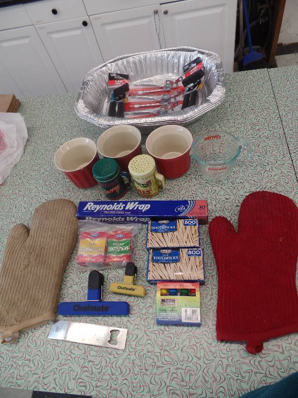 lot 42 image: Kitchen Items