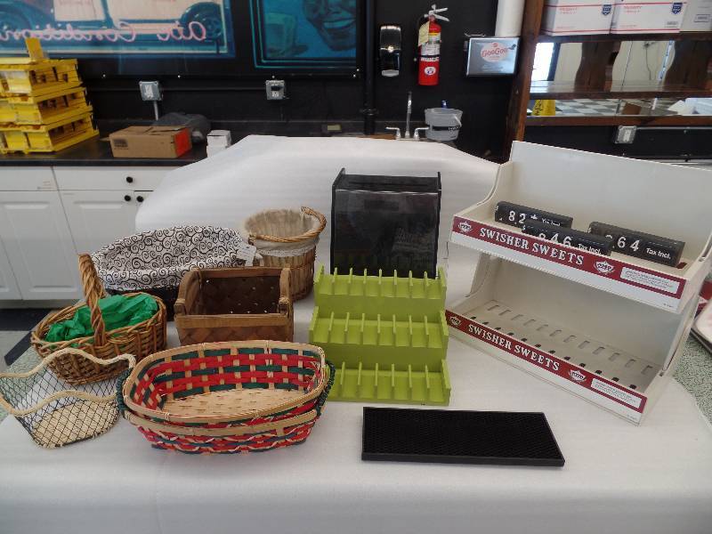lot 71 image: Baskets & Displays