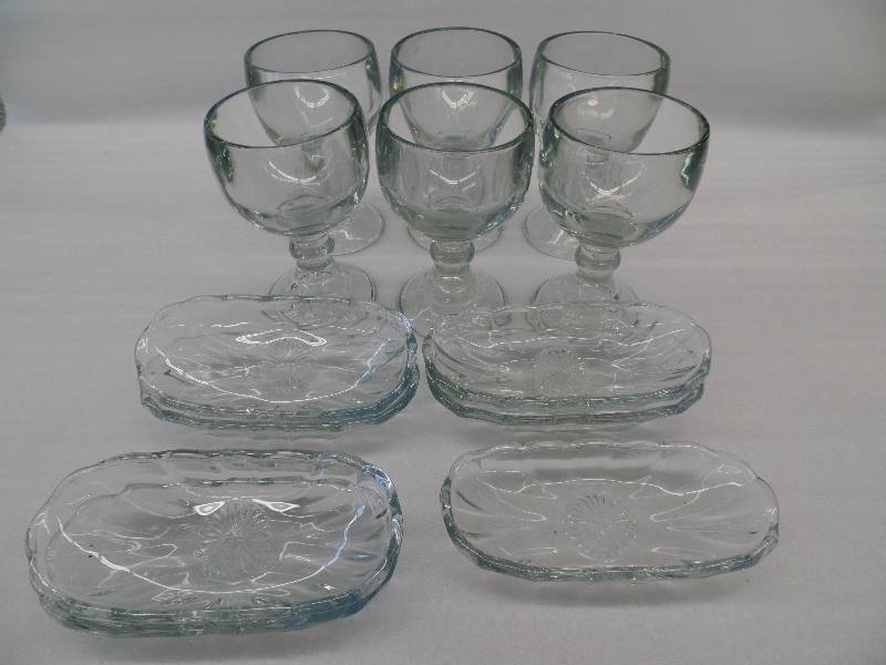 lot 77 image: Glassware