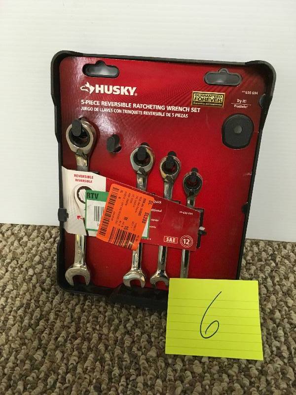 lot 6 image: Husky 5-Piece Reversible Ratcheting Wrench Set (1-Piece Missing)