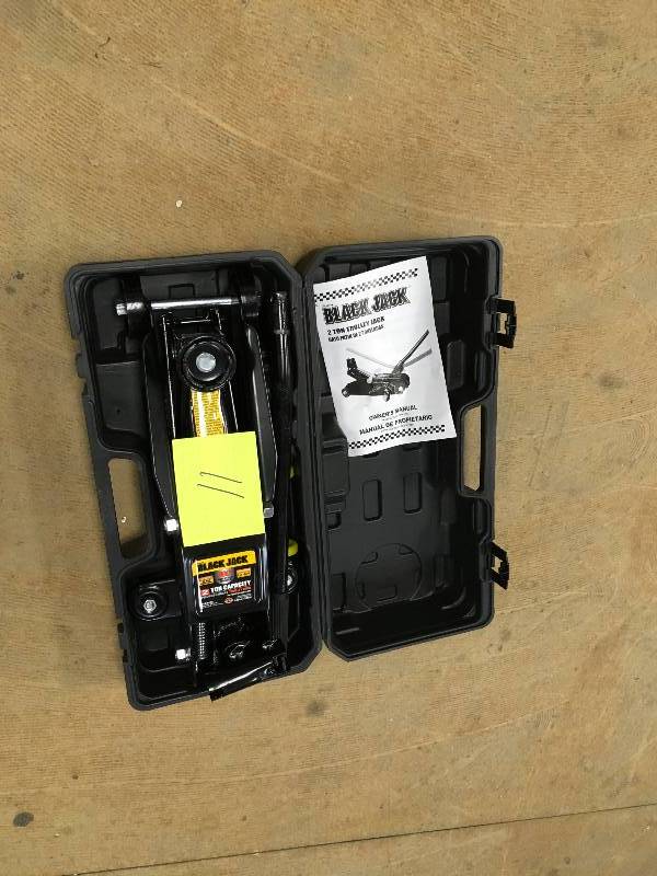 lot 11 image: Black Jack 2 Ton 360 Degree Handle Hydraulic Trolley Jack in like new conditions