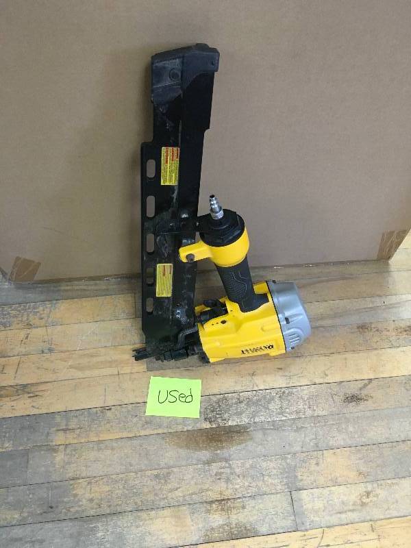 lot 22 image: DeWalt 21 Degree Plastic Round Head Framing Nailer - USED in working conditions