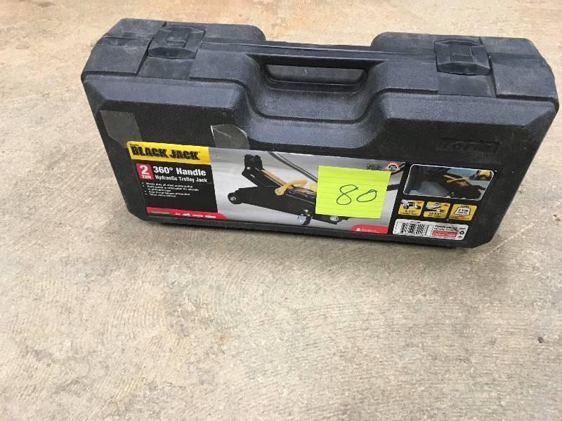 lot 80 image: Black Jack 2 Ton 360 Degree Handle Hydraulic Trolley Jack in like new conditions