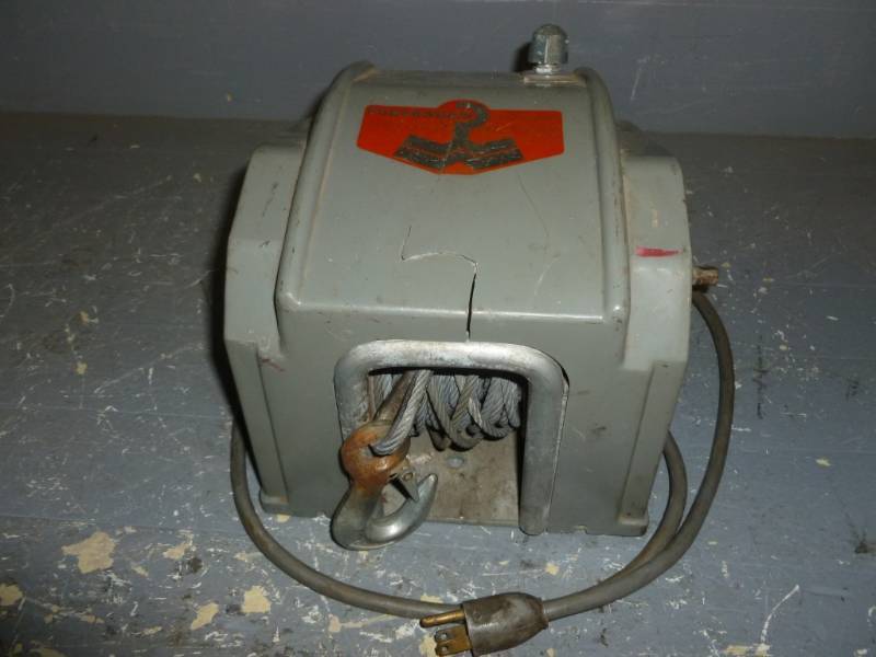 lot 2 image: Power Winch