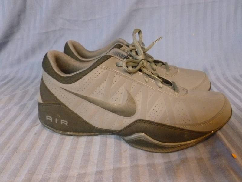 lot 5 image: Nike Air Shoes