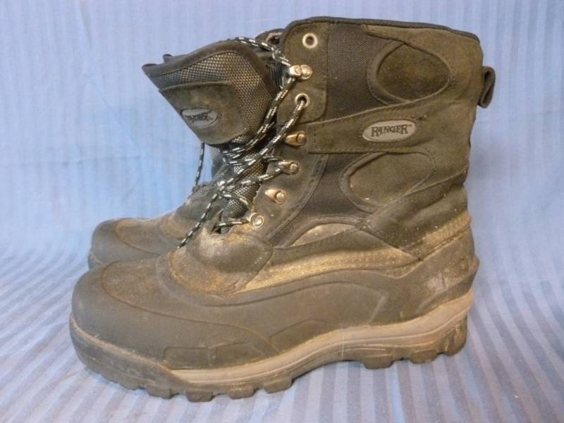 lot 12 image: Mens Boots