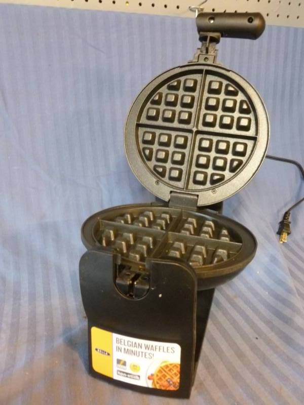 lot 17 image: Waffle Maker