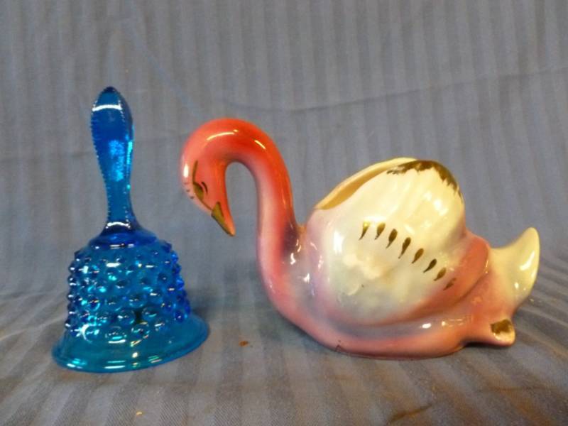 lot 24 image: Glass Bell