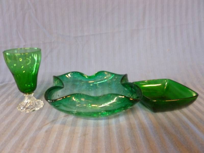 lot 27 image: Green Glass