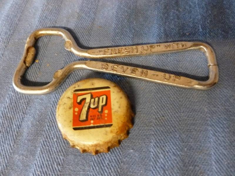 lot 33 image: Vintage 7 Up