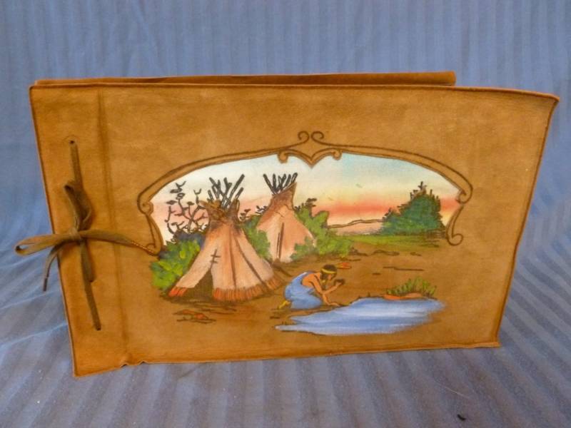 lot 36 image: Vintage Souvenir Item