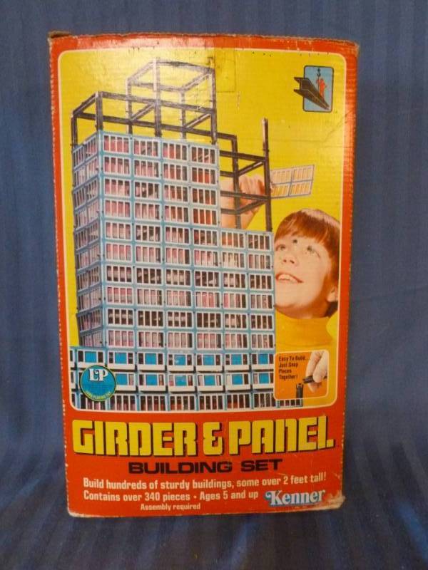 lot 38 image: Vintage Toy Building Set