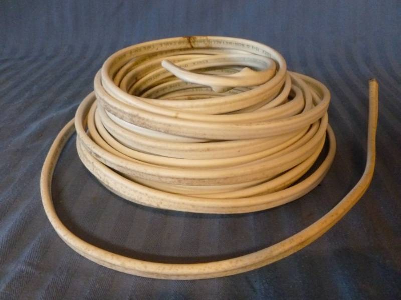 lot 45 image: Electric Wire