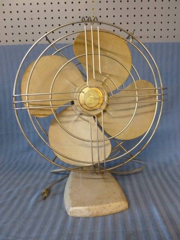 lot 51 image: Vintage Fan