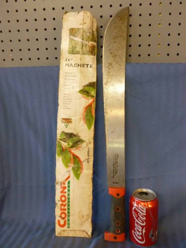 lot 69 image: Machete Knife