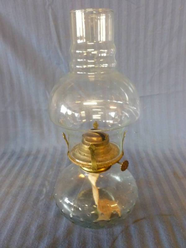 lot 79 image: Vintage Oil Lamp