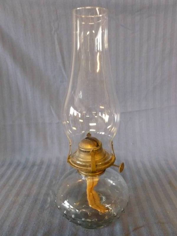 lot 82 image: Vintage Oil Lamp