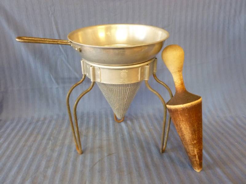 lot 88 image: Vintage Colander