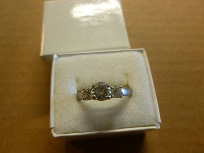 lot 102 image: Ladies Ring