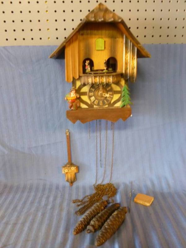 lot 105 image: Vintage Coo-Coo Clock