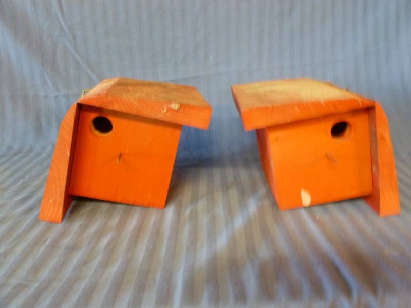 lot 110 image: Bird Houses