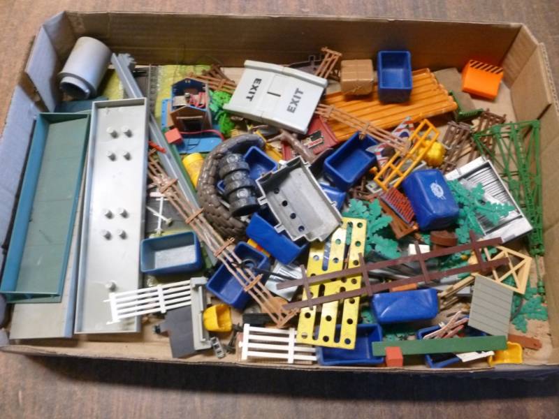 lot 196 image: Train Set Items