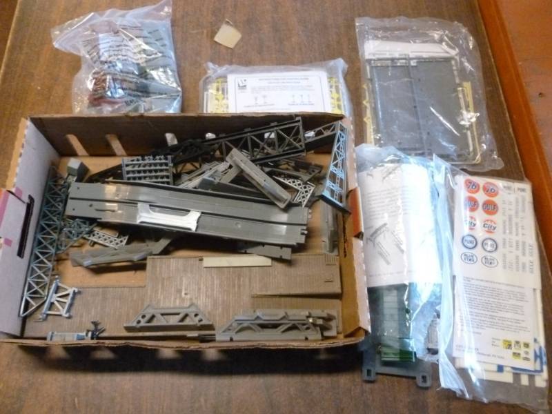 lot 198 image: Train Set Items