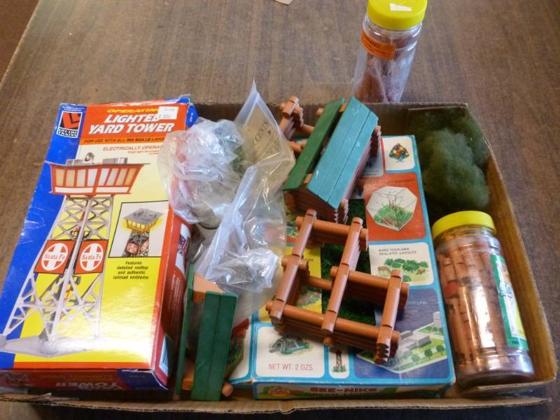 lot 199 image: Train Set Items