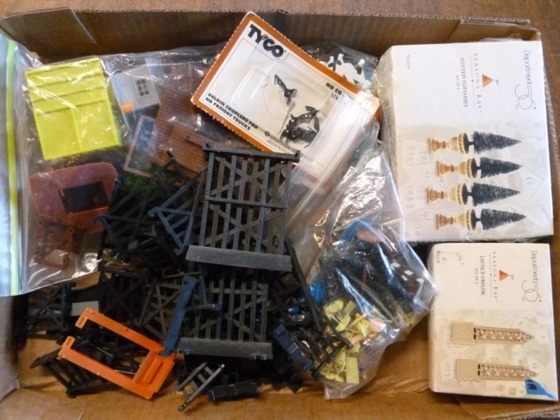 lot 201 image: Train Set Items