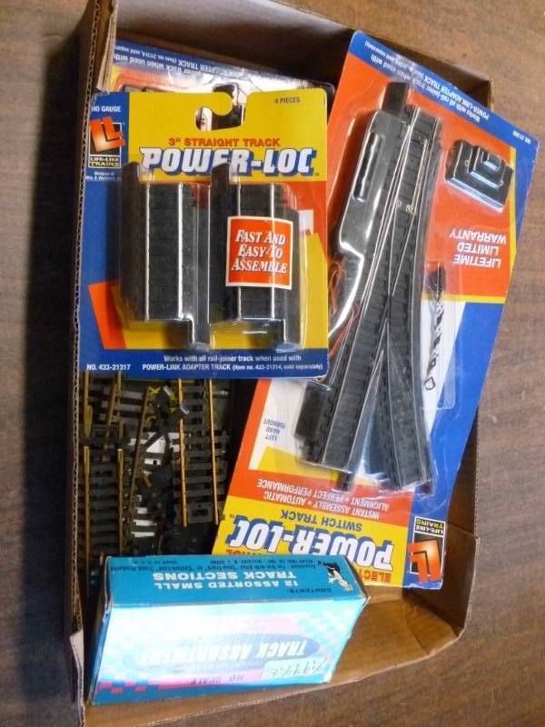 lot 202 image: Train Set Items