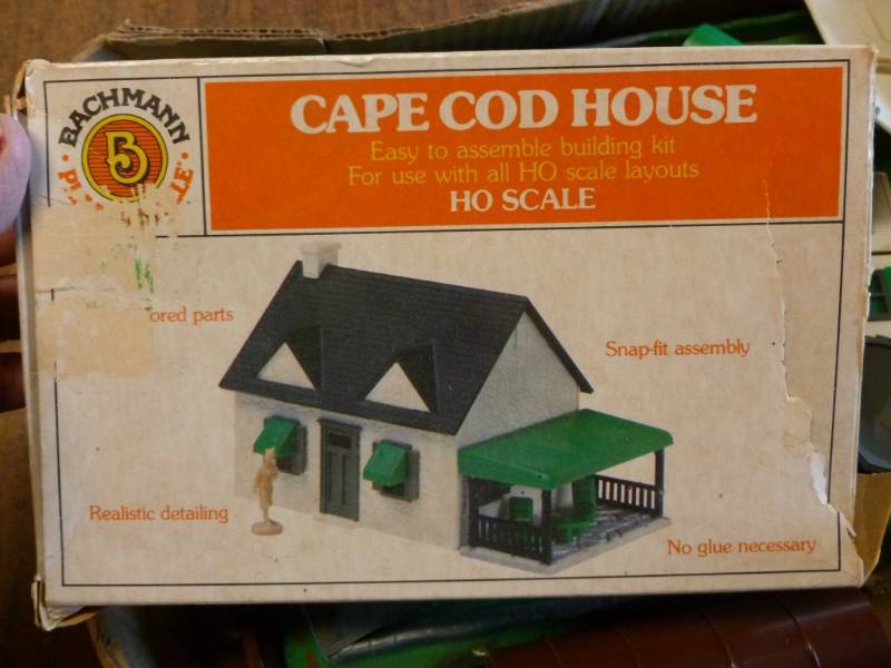 lot 204 image: Train Set Items