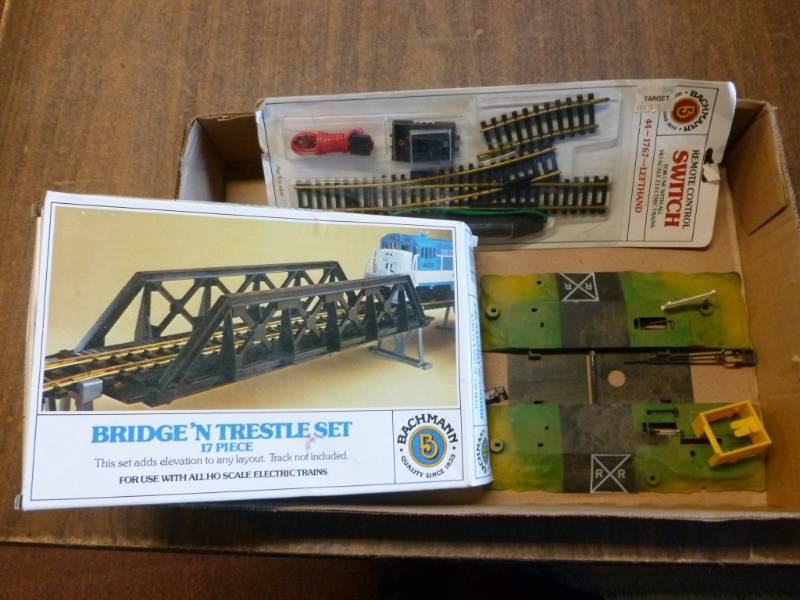 lot 205 image: Train Set Items