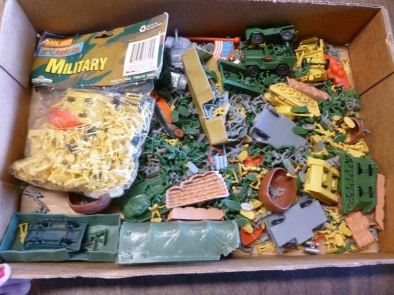 lot 206 image: Train Set Items