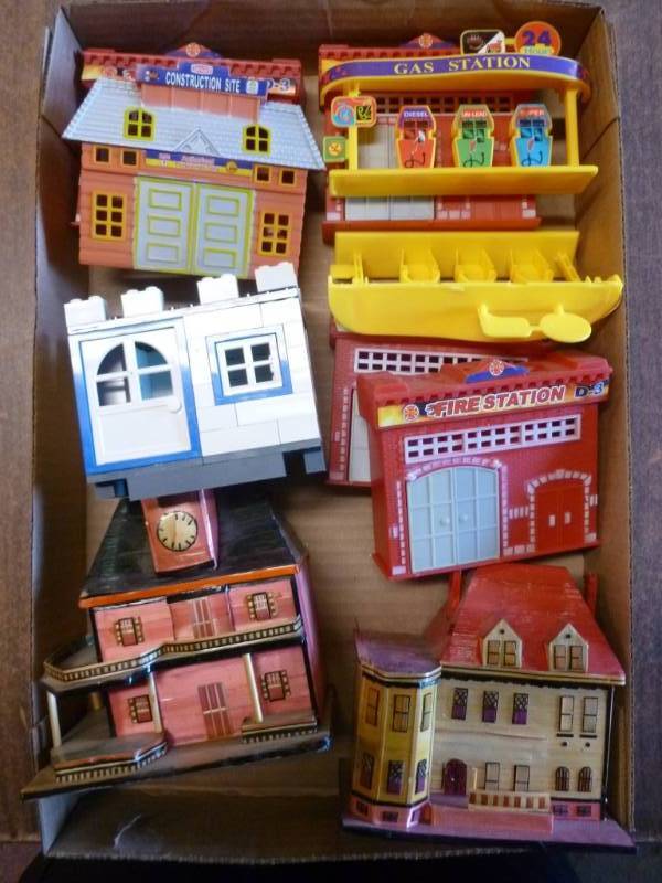 lot 208 image: Train Set Items