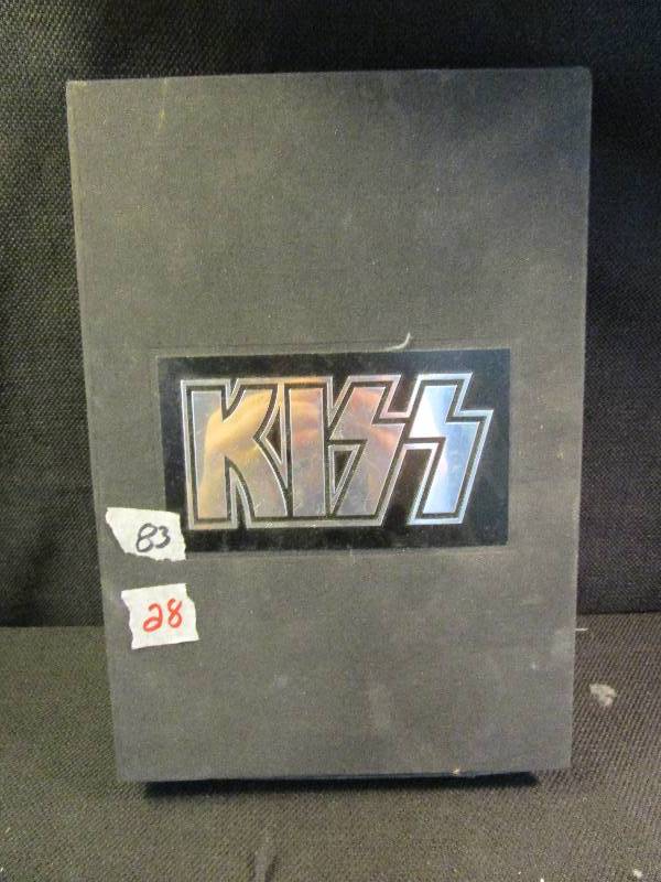 lot 28 image: KISS CD SET