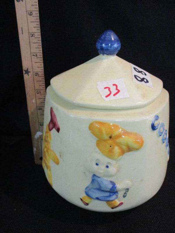 lot 33 image: USA Cookie Jar
