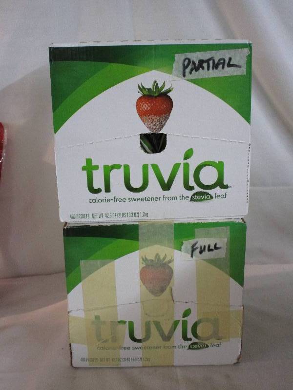 lot 57 image: Truvia 0ver 600 traveling packets