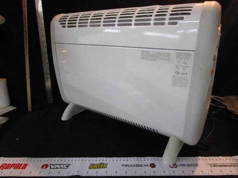lot 60 image: Lakewood 1500 Watt Heater testedworks