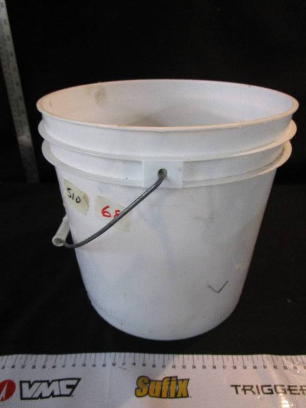lot 68 image: Pail of 6 Lag Screws