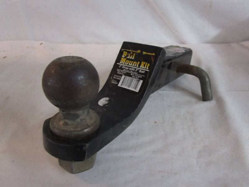 lot 81 image: Ball Mount Kit Hitch
