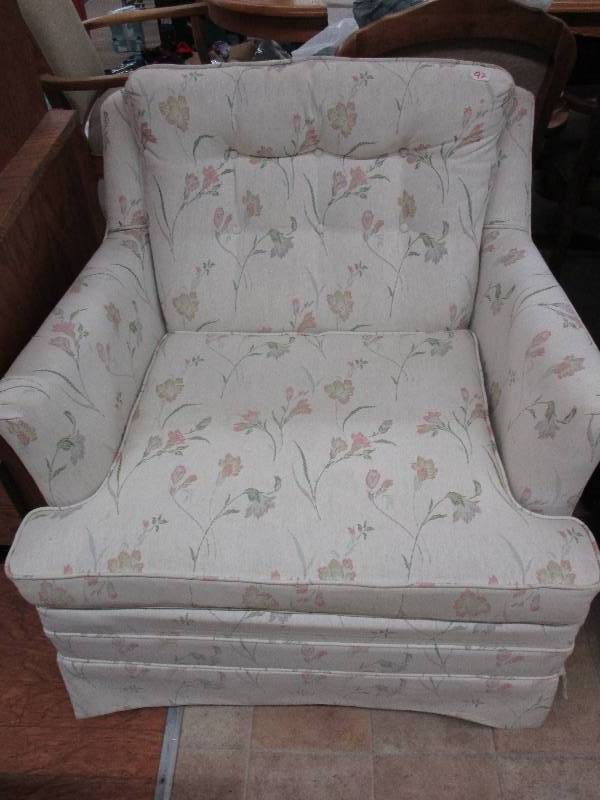 lot 92 image: Cream Floral Chair