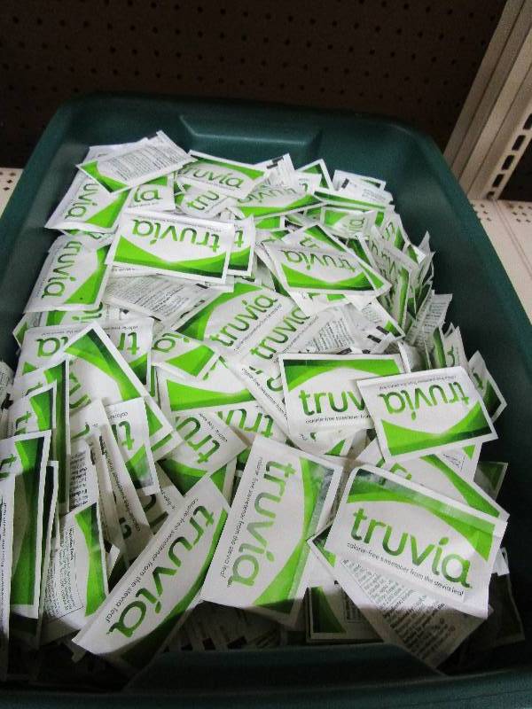lot 59 image: Truvia 0ver 500 traveling packets