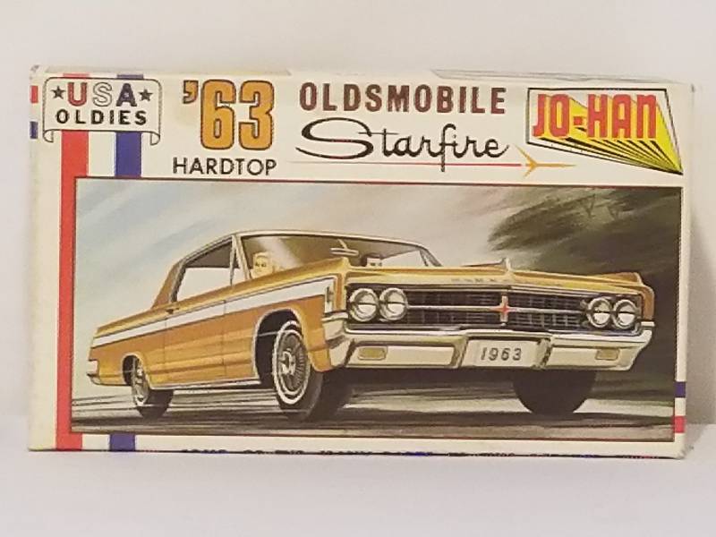 lot 7 image: JO-HAN 1963 OLDSMOBILE STARFIRE Model Kit