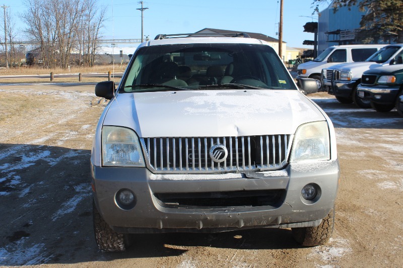 2002 Mercury Mountaineer AWD - 7 Passenger Seating -