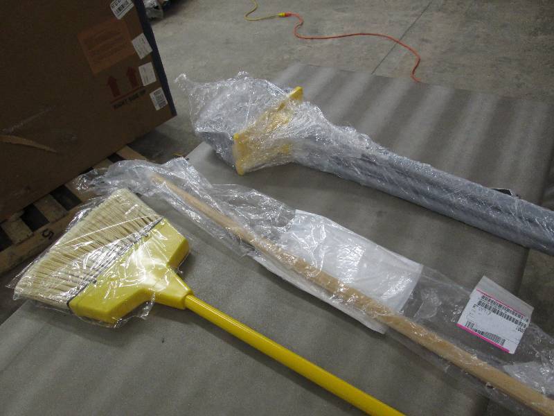 Lot of 3 Rubbermaid 6385 Angled Bro...