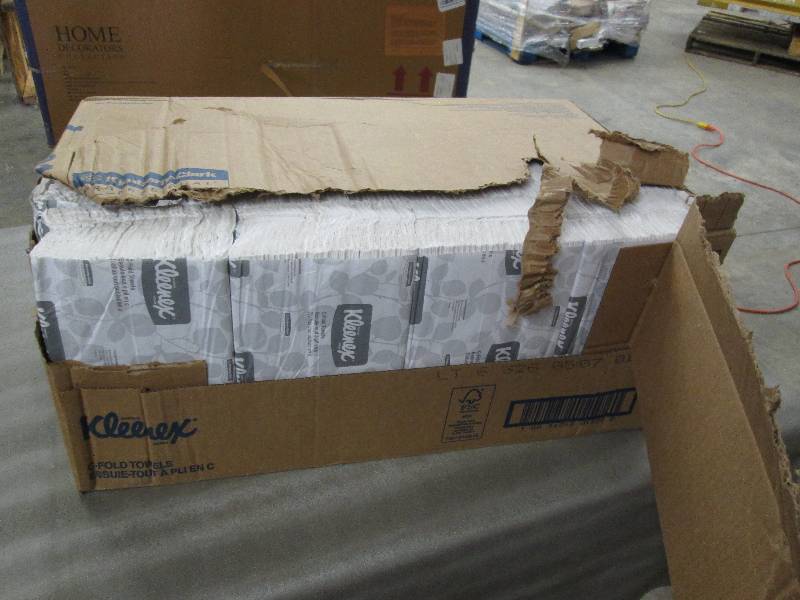 Damaged Box Kleenex C-Fold Towels 2...