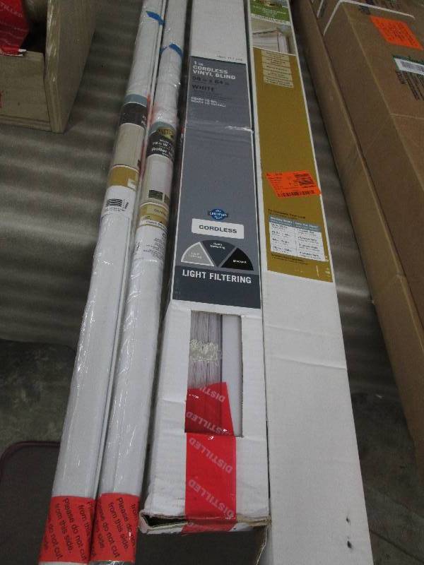 Lot of 2 Roller Shades, 2 Blinds- s...