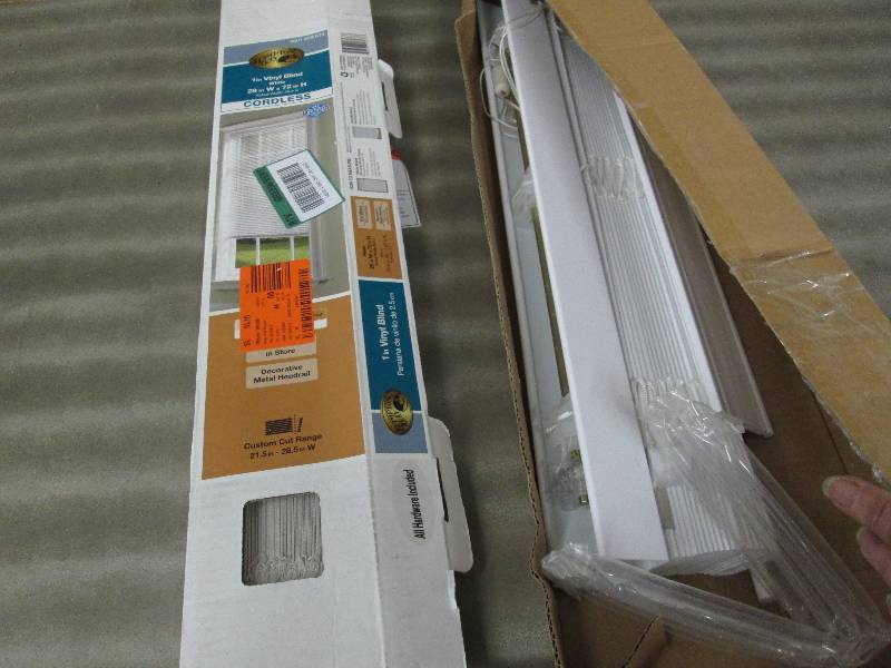 Lot of 2 Assorted Blinds...
