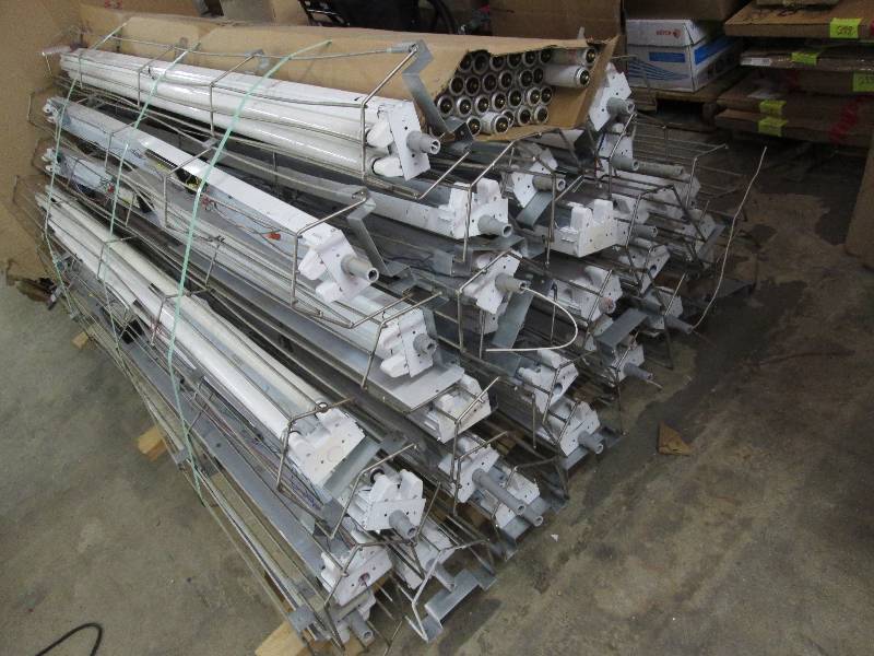 Pallet of Long Fluorescent Lights w...